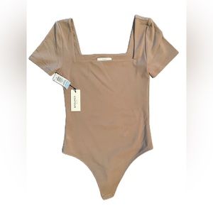 Aritzia Babaton Contour Squareneck Short-sleeve Bodysuit - Size S